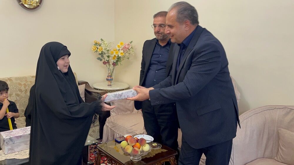 هدیه تولد پدرانه، عهدی برادرانه