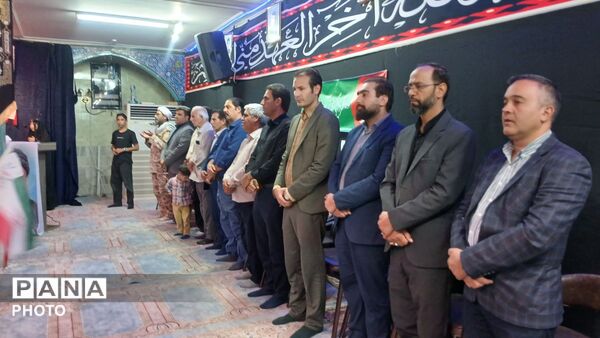 حسینیه به یاد رهبر شهید؛ تجدید میثاق دانش‌آموزان با آرمان‌های انقلاب