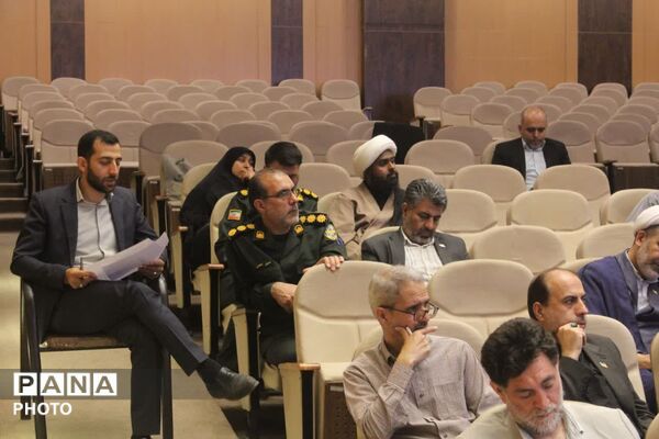 رونمایی از نخستین جلد دانشنامه دفاع مقدس استان قم