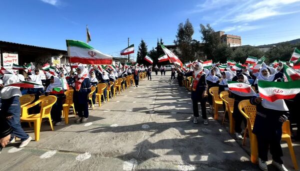 آیین نواختن « گلبانگ انقلاب » در مدرسه 22 بهمن دلند