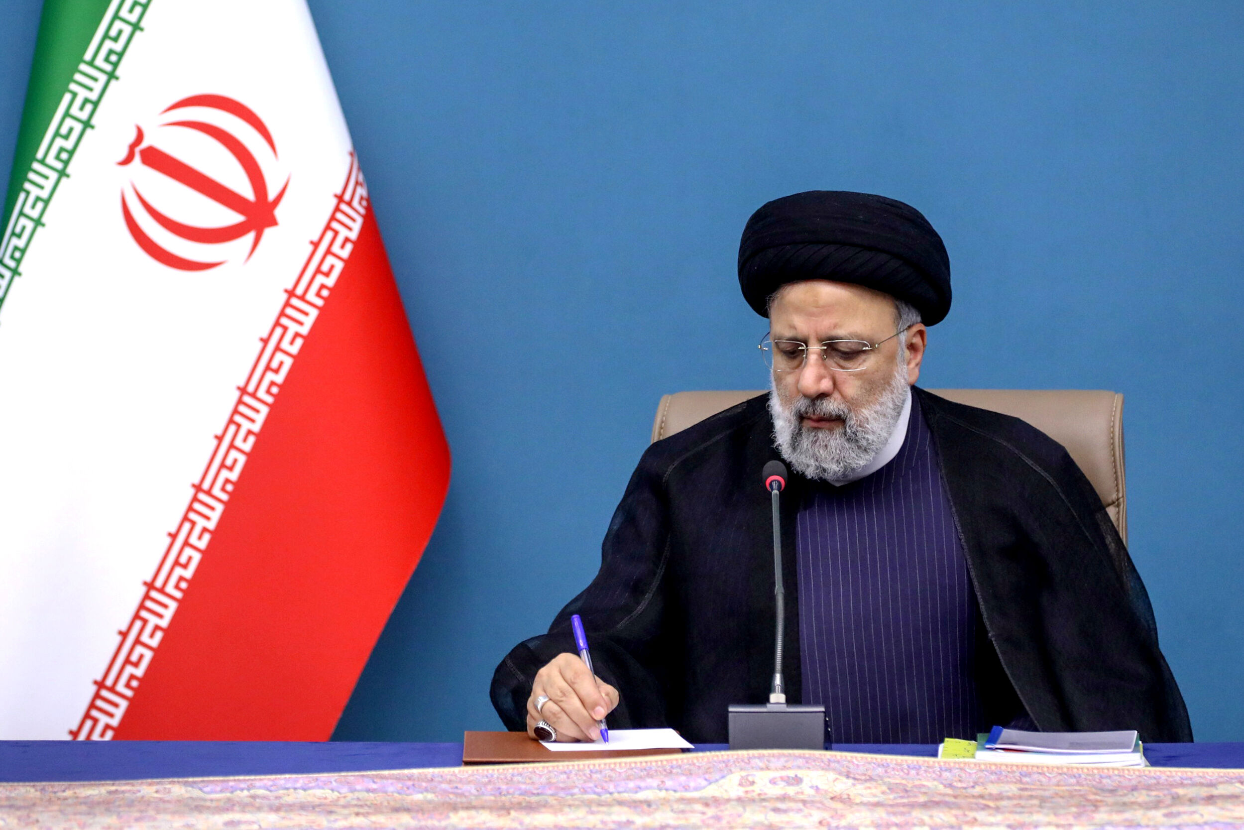 پیام تسلیت رئیس جمهوری در پی درگذشت مادر شهیدان بهمنی‌نژاد