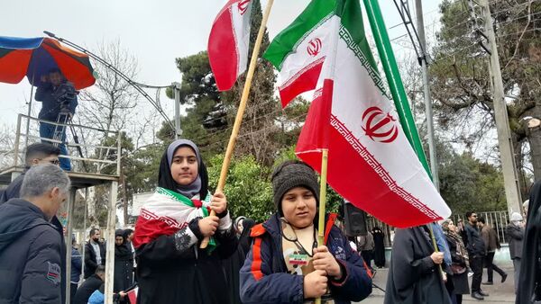 ۲۲ بهمن  صحنه حضور مردم؛ از کودکان پرشمار تا روایت‌های میانسالان