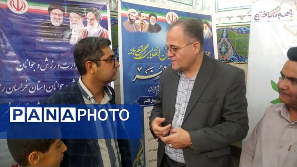 برپایی میز خدمت در کاشمر 