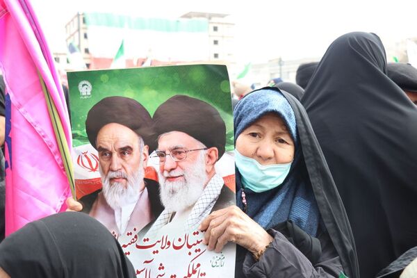 طنین شعارهای انقلابی در سالروز پیروزی انقلاب اسلامی ایران