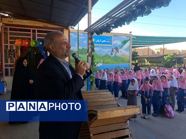 برنامه گرامیداشت هفته دفاع مقدس در دبستان شهید هادی آریایی 