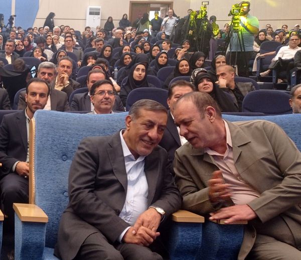 معلم قلب تپنده پایتخت دانایی