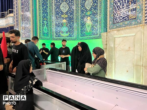 وداع حماسی مردم با شهدای وطن در مصلای تهران