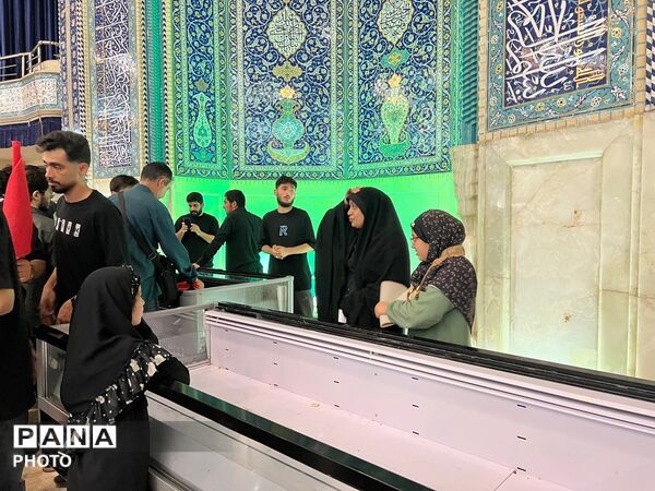 وداع حماسی مردم با شهدای وطن در مصلای تهران