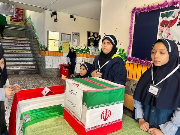 بیست و هفتمین‌ انتخابات شورای دانش‌آموزی دبستان دخترانه المهدی ناحیه 2 کرج