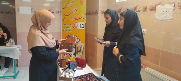 جشنواره نوجوان خوارزمی تلفیقی از علم و عمل در دبیرستان استعدادهای درخشان فرزانگان ملارد