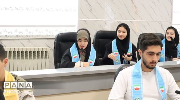 نشست صمیمی اعضای تشکل های دانش آموزی با مدیرکل آموزش وپرورش استان اردبیل