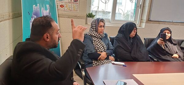بررسی اعتیاد به اینترنت و تأثیر آن بر خانواده‌ها