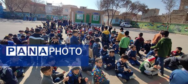 برگزاری مسابقات طناب کشی در مدرسه مبین شهرستان شیروان