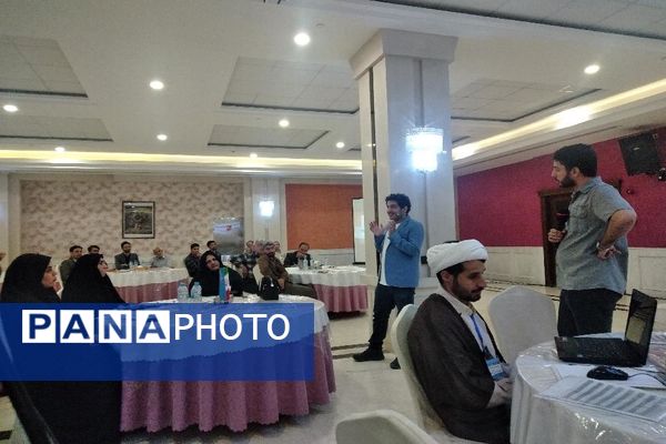 دوره و کارگاه تعاملی مربی، راهبر نسل جدید در مشهد