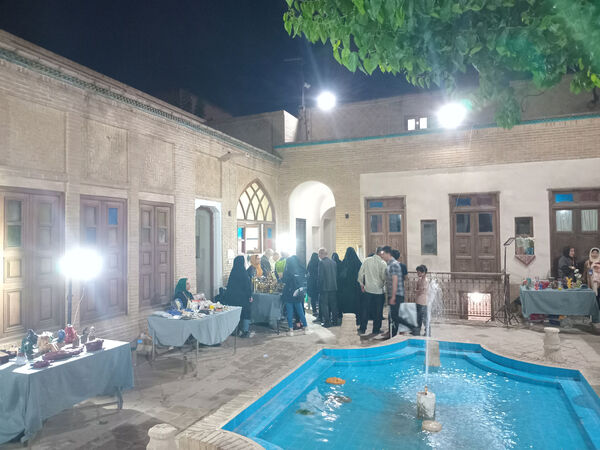 نمایشگاه «داستان دستان»