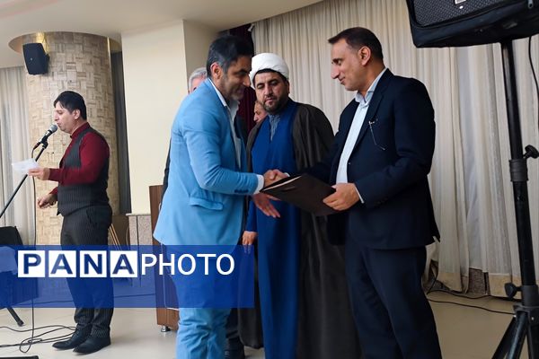 آیین تجلیل ازخادمین مراسم اعتکاف دانش‌آموزی