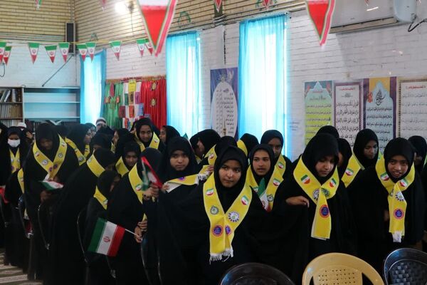 همایش یاوران انقلاب دانش‌آموزان مدارس عشایری شهرستان‌ جیرفت 
