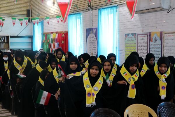 همایش یاوران انقلاب دانش‌آموزان مدارس عشایری شهرستان‌ جیرفت 