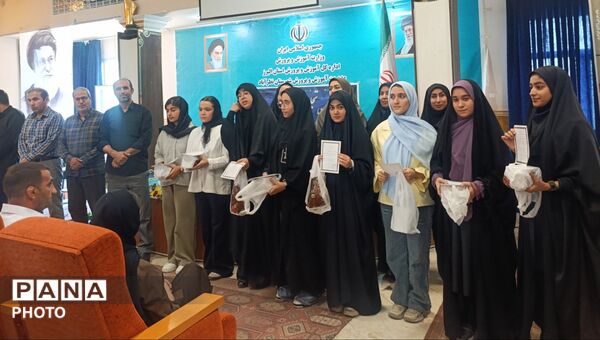 آئین باشکوه تجلیل از نخبگان و ستارگان قرآنی تراز دوم در اداره آموزش و پرورش نظرآباد 