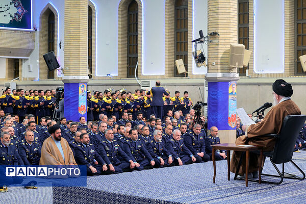 دیدار جمعی از فرماندهان نیروی هوایی و پدافند هوایی ارتش جمهوری اسلامی ایران با مقام معظم رهبری