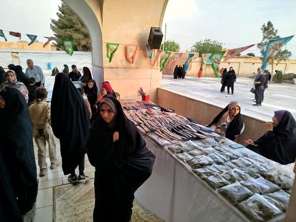 نمایشگاه مشاغل خانگی در آستان مقدس امامزاده عبدالمومن شهر حبیب آباد