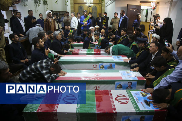 وداع مردم قم با پیکرهای مطهر 6 شهید حمله ناجوانمردانه رژیم صهیونیستی 