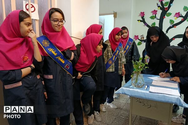 گامی مؤثر در مسیر رشد؛ گردهمایی همیاران مشاور دختر در ابوذر غفاری