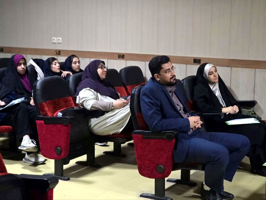تئاتر بهترین ابزار انتقال مفاهیم به نسل‌های جدید است