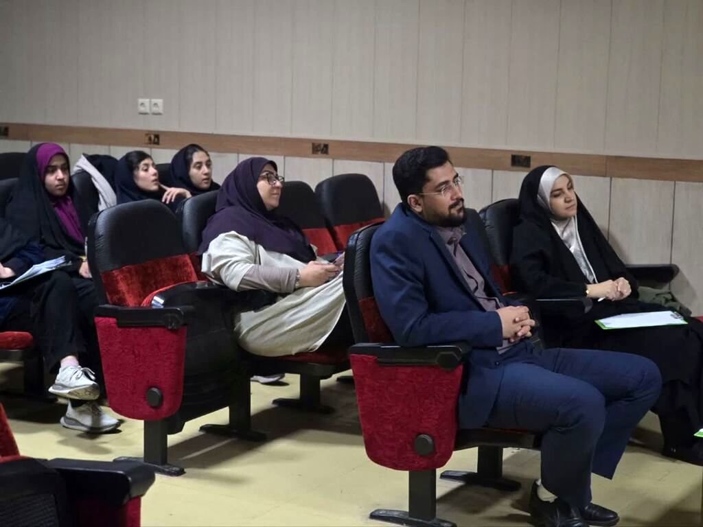 تئاتر بهترین ابزار انتقال مفاهیم به نسل‌های جدید است