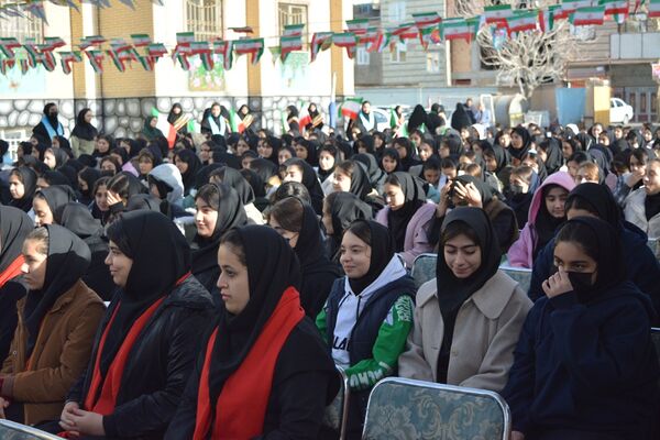 طنین زنگ انقلاب در بهارستان‌دو 