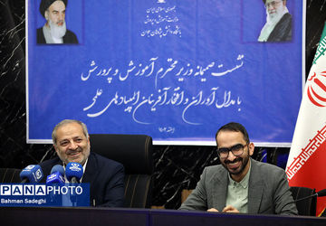 نخبگان علم و دانش خود را در راستای بهبود شرایط زندگی مردم به کار بگیرند