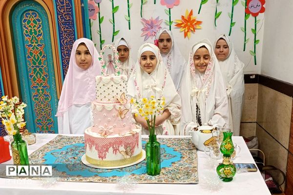 جشن روزه اولی‌ها در دبستان الهام حاجیان ناحیه دو شهرری 