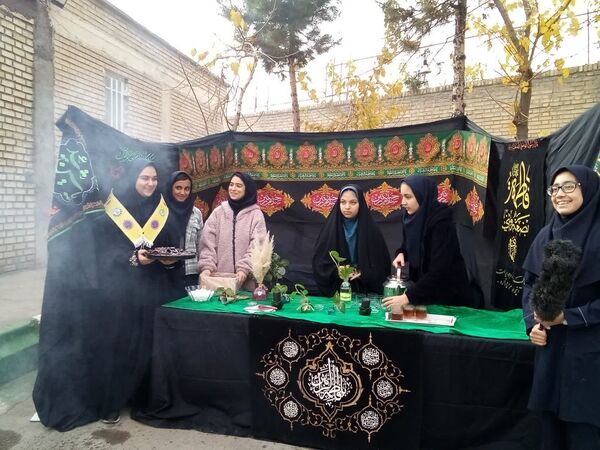 برپایی موکب شهادت حضرت فاطمه(س) در دبیرستان دخترانه نوید ناحیه ۵ مشهد