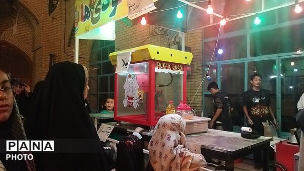 غرفه دهه نودی ها هر شب پرشور تر از قبل در نیشابور