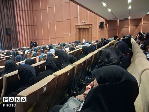 تجلیل از برگزیدگان استانی پژوهش سراها
