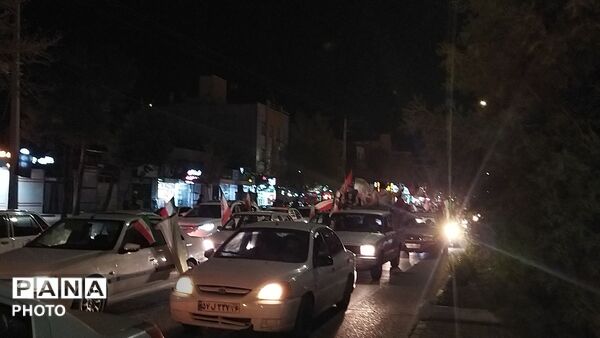 پرچم های ایران بر فراز بلوار فضل نیشابور قرار گرفت 