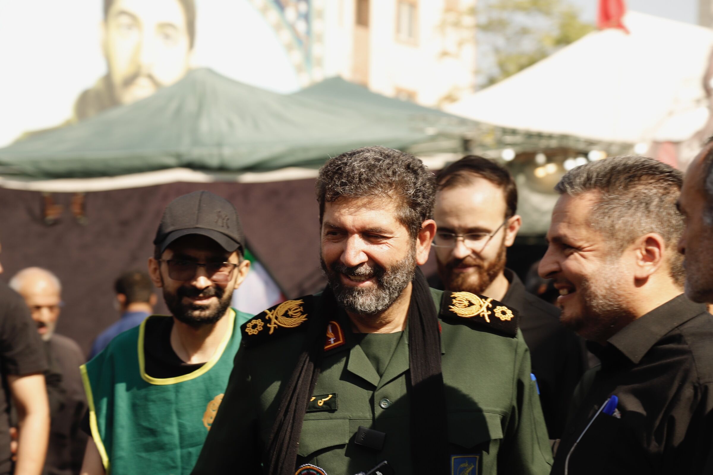 حضور فرمانده سپاه تهران در میان خیل زائران جاماندگان اربعین