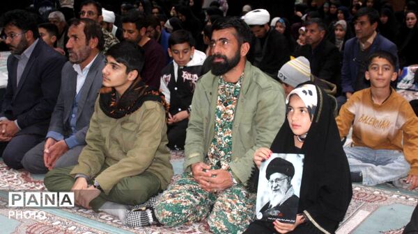 طلاب و بسیجیان شهرستان مارگون در شب پنجم غمِ شهادت امام خامنه‌ای، اقدامات آمریکا را محکوم کردند