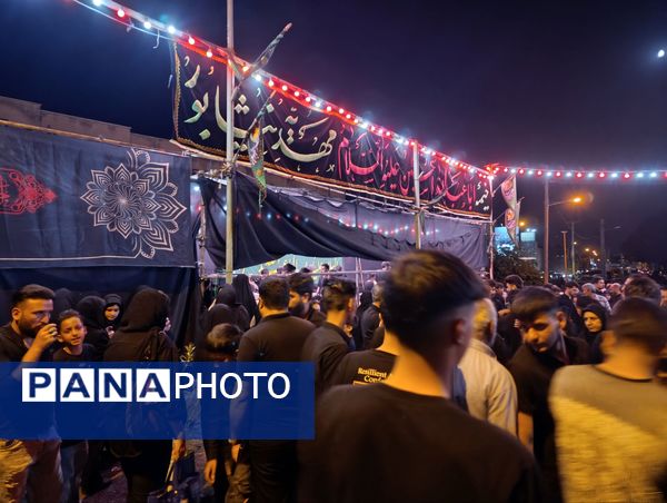 مراسم عزاداری شب عاشورا در خیابان‌های نیشابور 