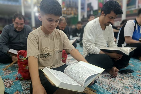 مراسم معنوی اعتکاف در مسجد اعظم حضرت ابوالفضل (ع) بهارستان دو