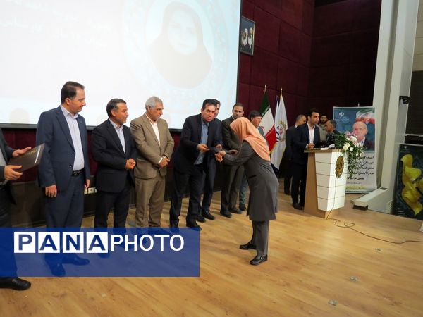 آیین تجلیل از معلمان نمونه استانی در بجنورد