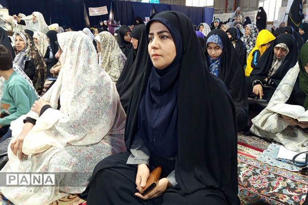 حضور پرشور فرهنگیان و دانش‌آموزان در مصلی نسیم شهر