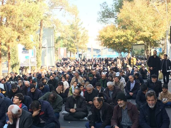 اقامه نماز باران در گلستان شهدا اصفهان به امامت  حضرت آیت‌ الله مهدوی