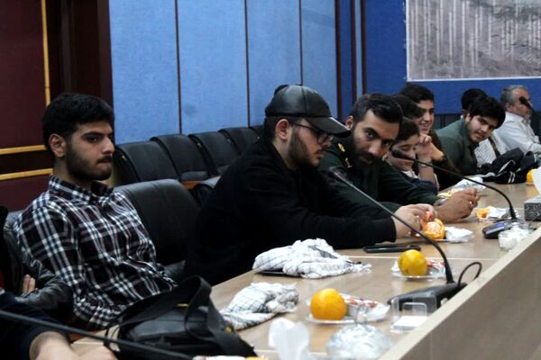 دیدار جمعی از دانش‌آموزان زنجانی با فرمانده سپاه انصارالمهدی 