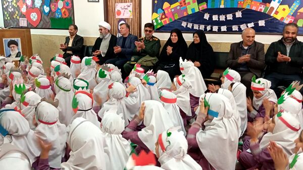  قاب‌های خبری از مراسم زنگ انقلاب در دبستان بوستان شهرستان بن