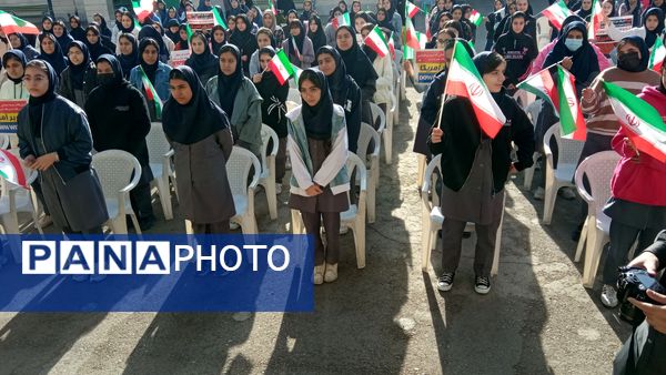 مراسم سیزدهم آبان ماه در مدرسه الزهرا با هدف استکبار ستیزی 