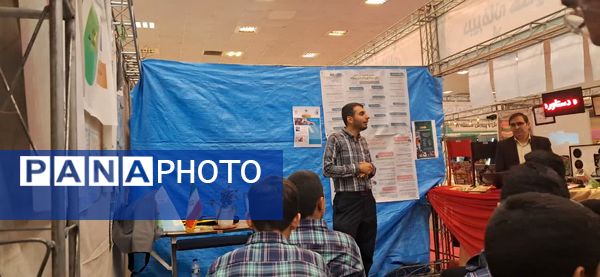 بازدید دانش‌آموزان مدرسه شهدای مدافع حرم از نمایشگاه کارنمای تحول هنرستان‌های شهر تهران