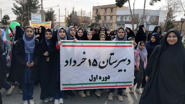  مشقِ اقتدارِ دخترانِ سرخسی در مطلعِ فجرِ ۴۷