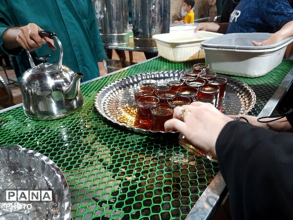  خدمت رسانی چایخانه حضرت زهرا 