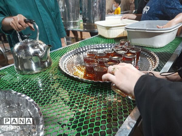  خدمت رسانی چایخانه حضرت زهرا 